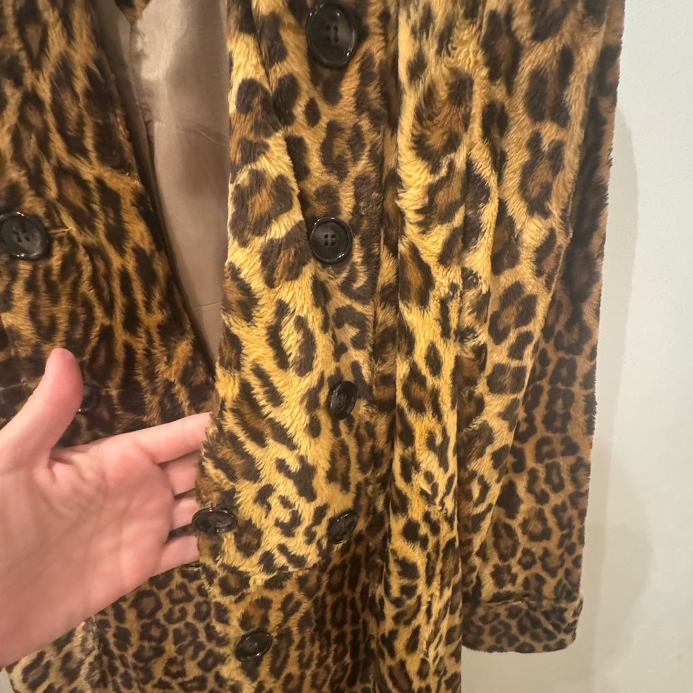 VINTAGE Zelda leopard coat. 
Size 12 = more like a 10 today. 
Lining intact. - Picture 12 of 14